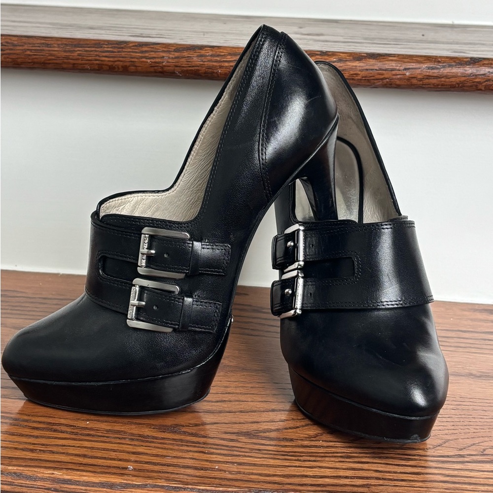 ✨Michael Michael Kors Black Pointed Toe Silver Buckle Heels✨ - Picture 11 of 11